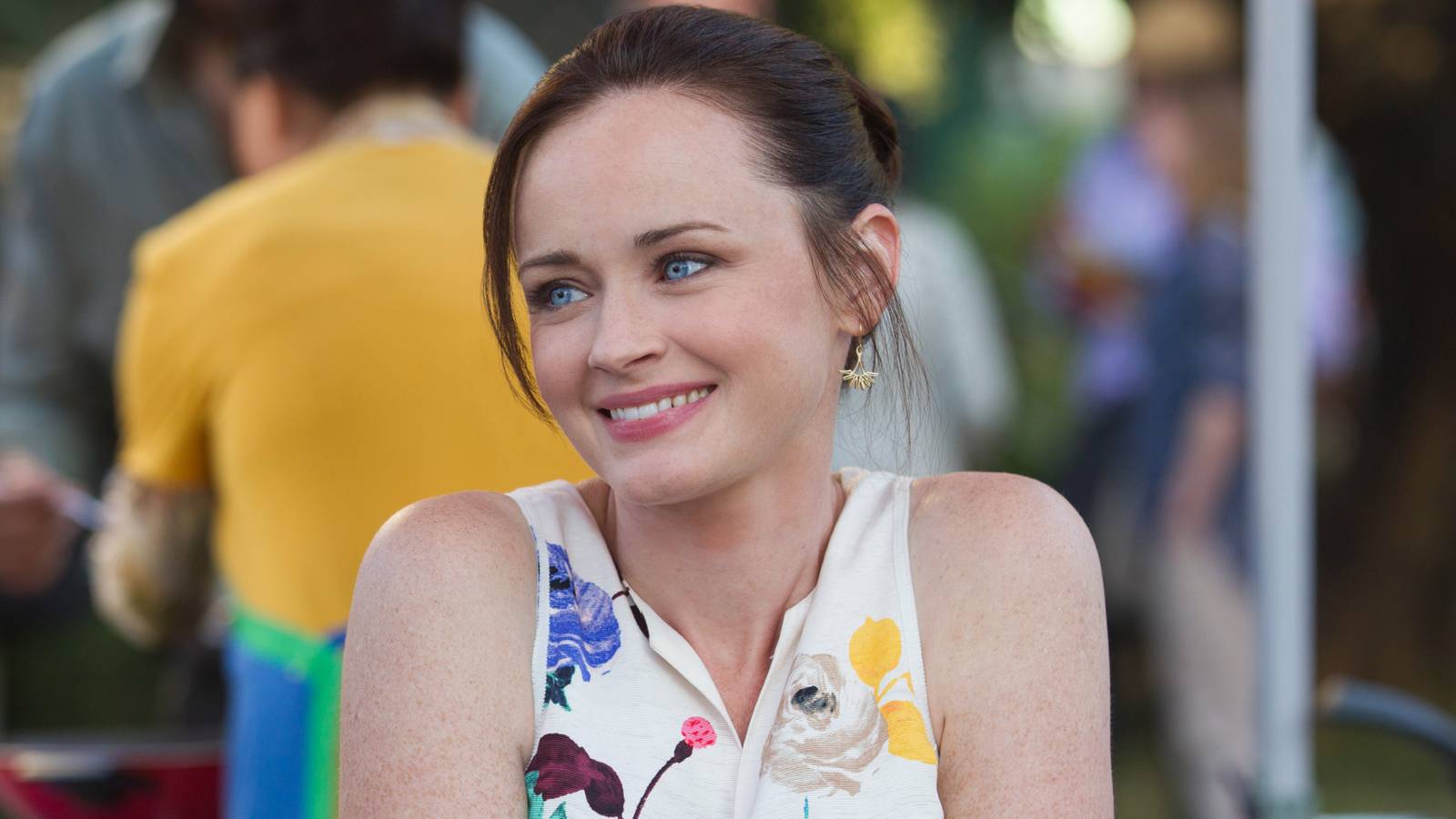 alexis-bledel-as-rory-gilmore-smiling-in-gilmore-girls-a-year-in-the-life.jpg