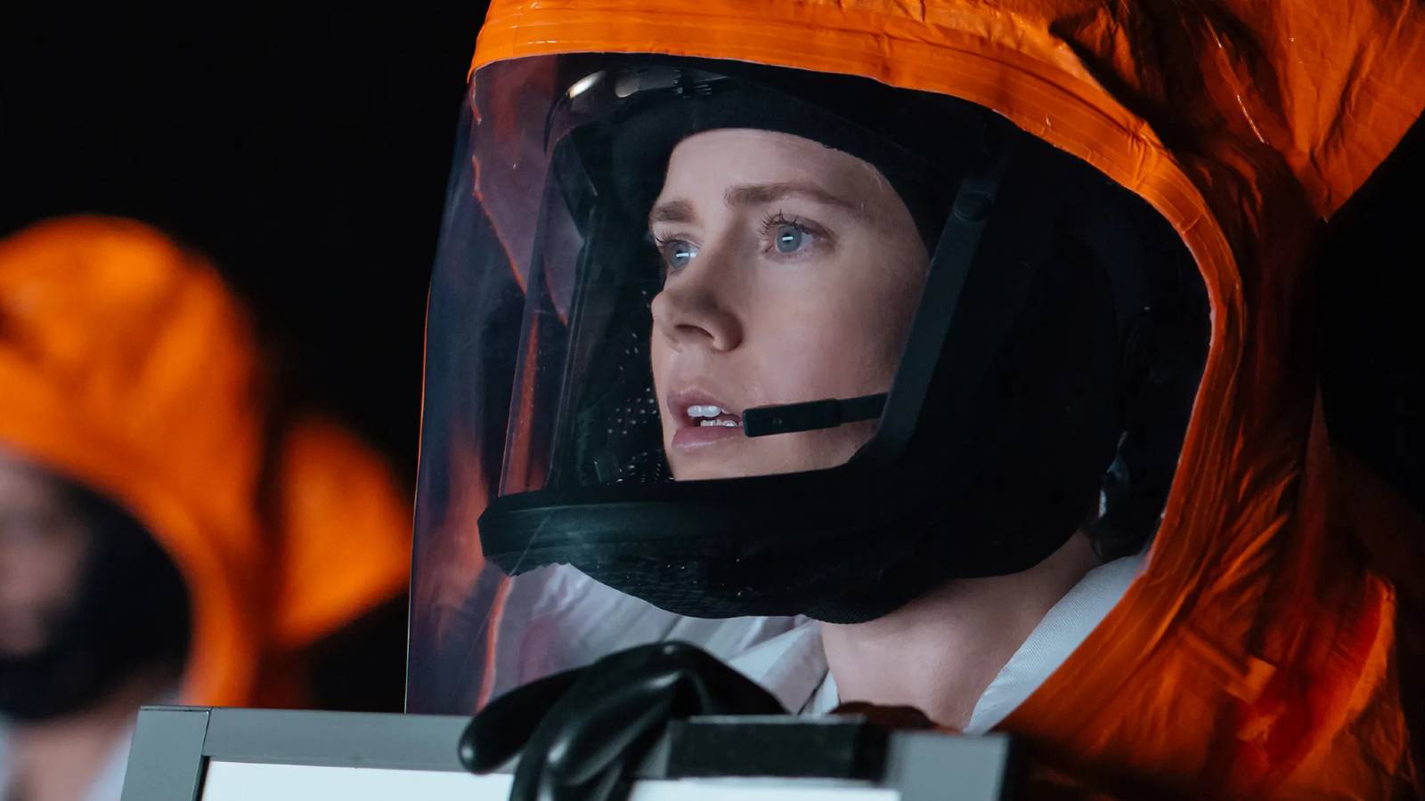 amy-adams-wearing-an-orange-haz-mat-suit-in-arrival.jpg