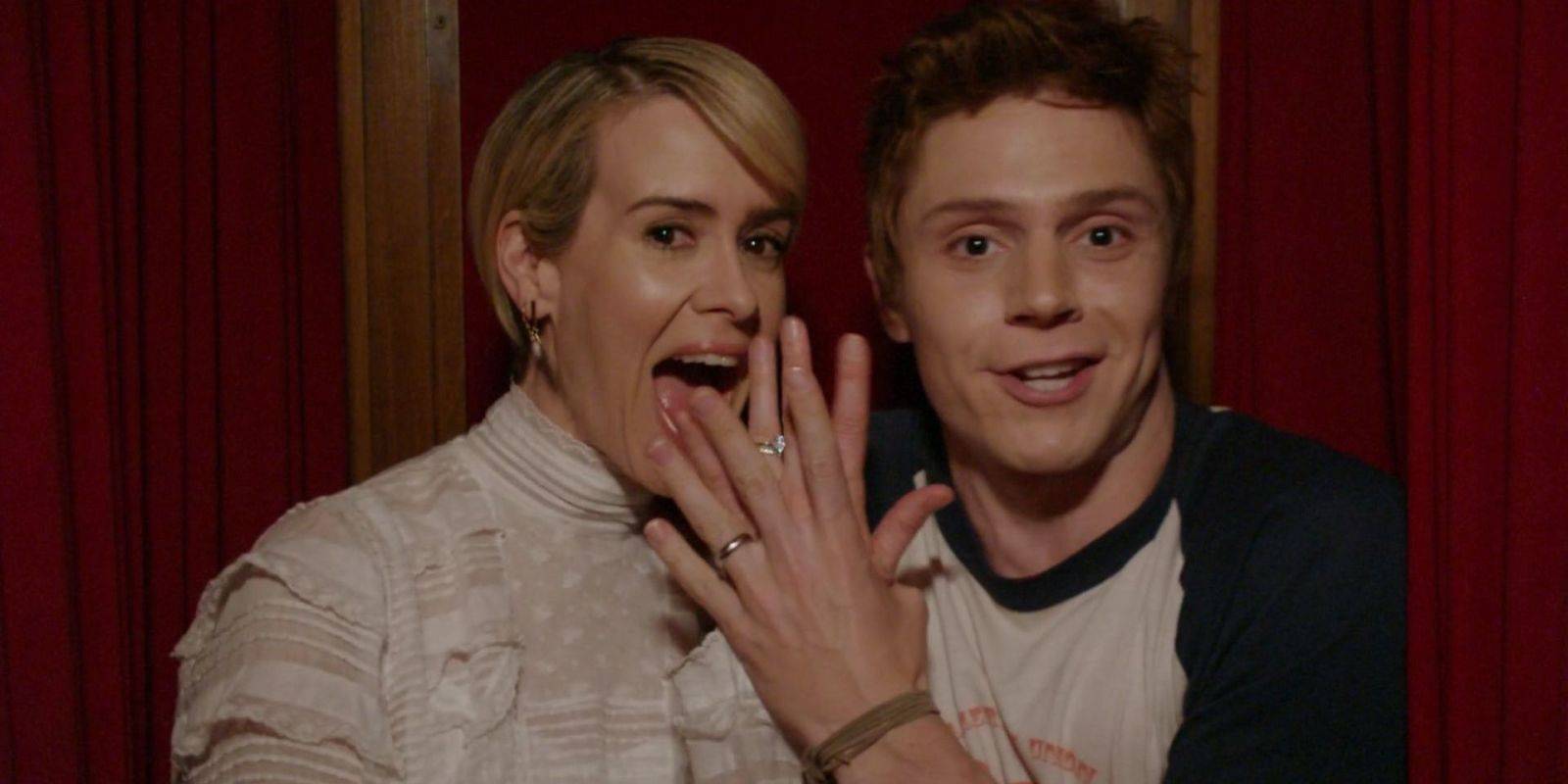 American-Horror-Story-Sarah-Paulson-and-Evan-Peters.jpg