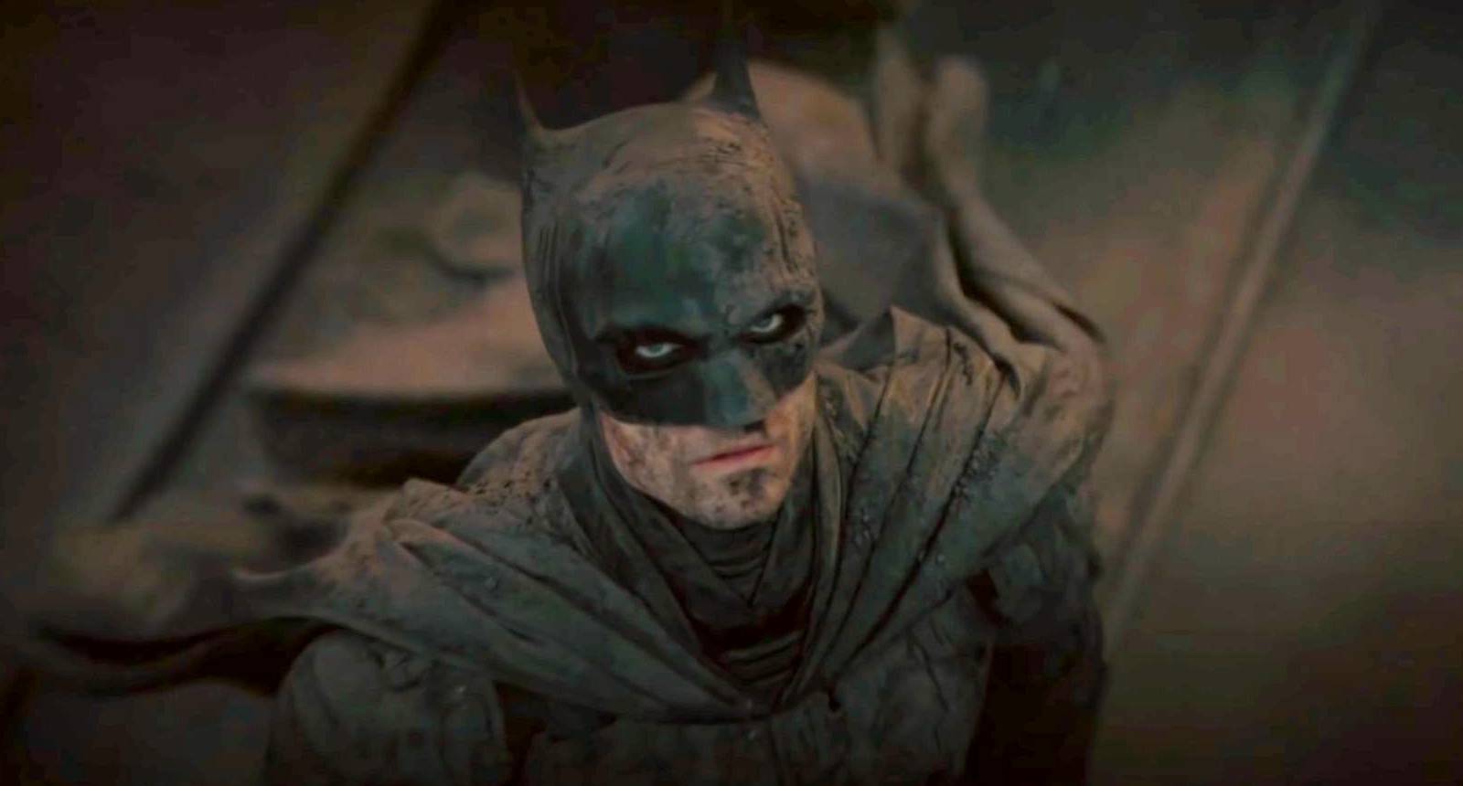 The-Batman-Robert-Pattinson-Looking-Up.jpg