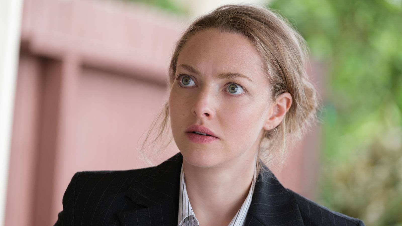 amanda-seyfried-as-elizabeth-holmes-looking-confused-in-the-dropout.jpg