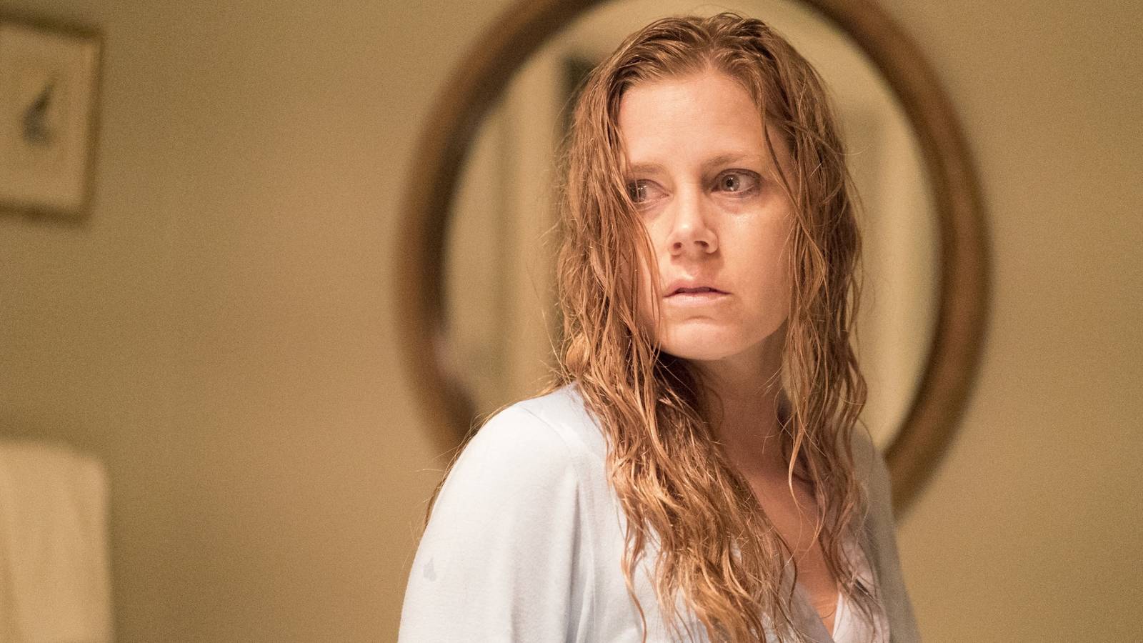 camille-preaker-amy-adams-looking-nervous-with-wet-hair-in-sharp-objects.jpg
