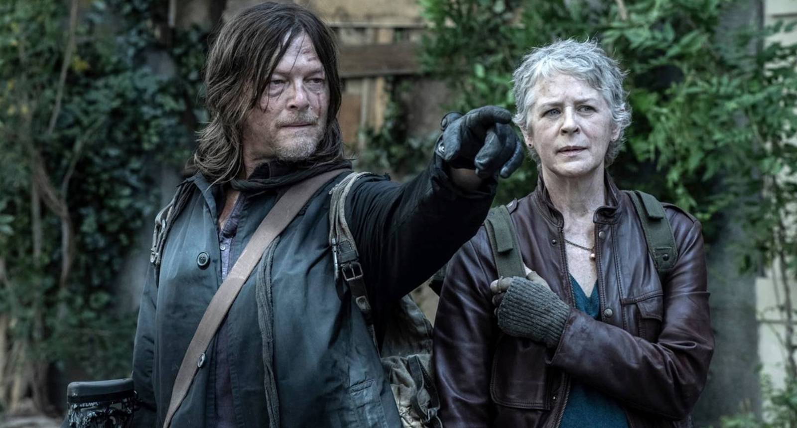 daryl-and-carol-in-post-apocalyptic-london-in-the-walking-dead-daryl-dixon-season-3.jpg