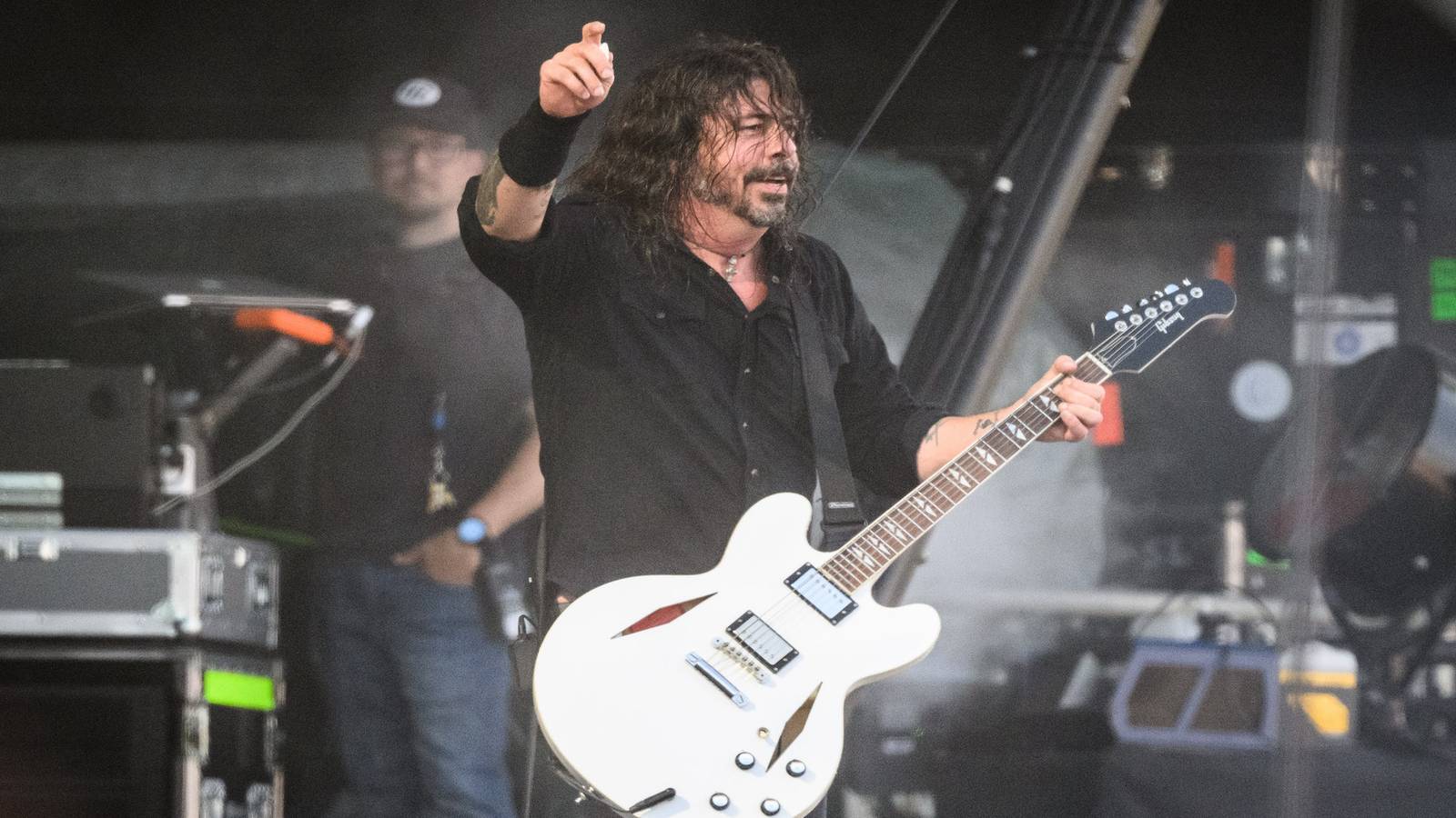 dave-grohl-on-stage.jpg
