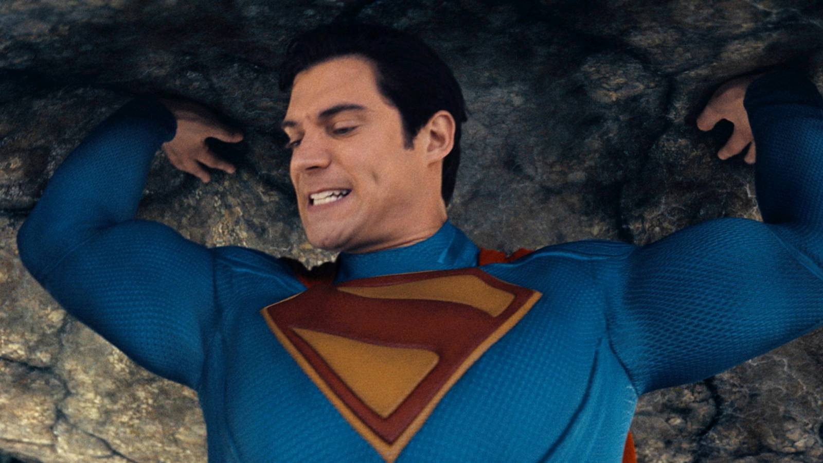 david-corenswet-s-superman-holding-a-giant-boulder-in-the-dc-movie.jpg