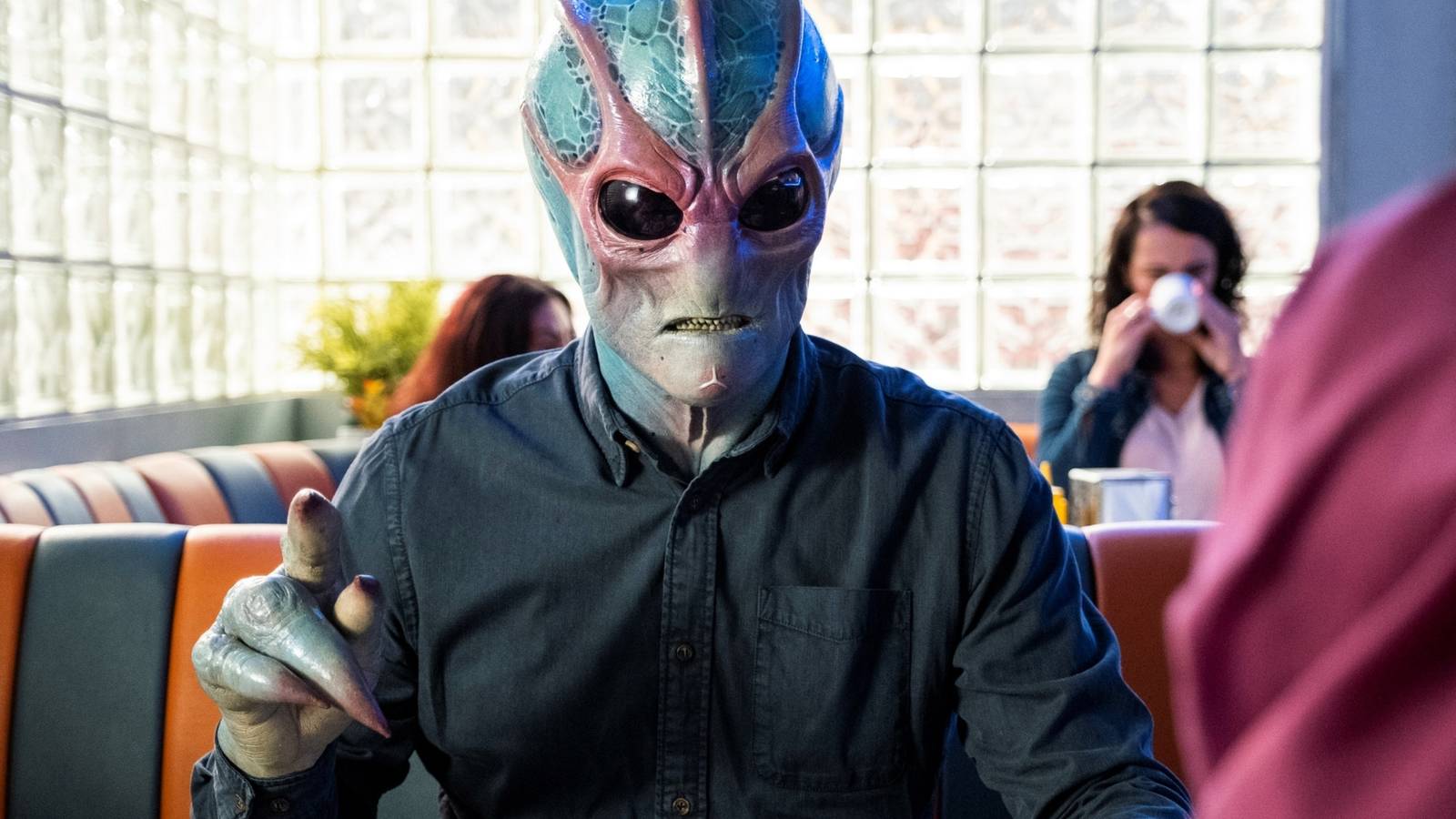 harry-in-alien-form-in-resident-alien.jpg