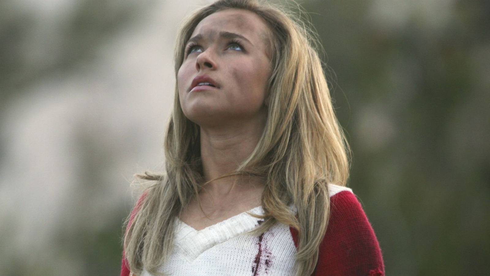 hayden-panettiere-as-claire-bennet-in-heroes-dressed-in-the-cheerleader-outfit-staring-up-at-the-sky.jpeg