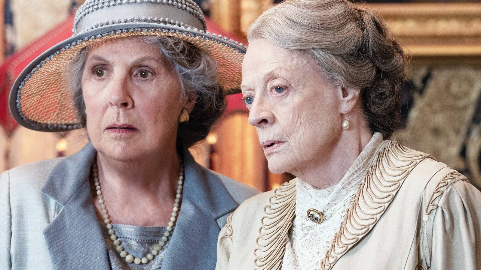 isobel-and-violet-stand-together-in-downton-abbey.jpg