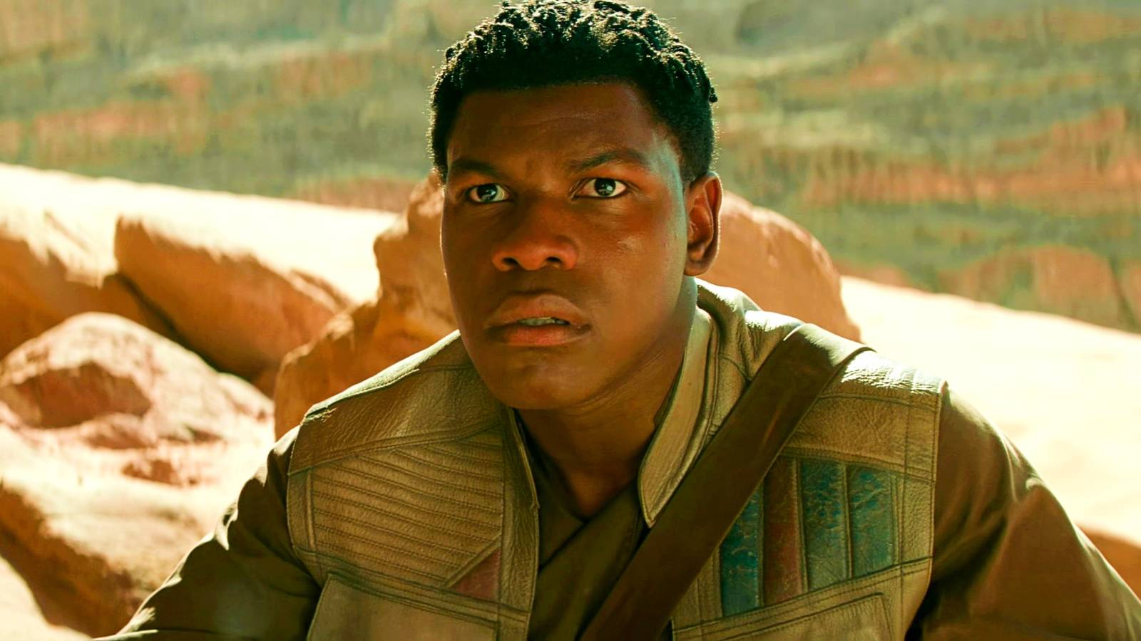 john-boyega-as-finn-in-the-desert-in-star-wars-the-rise-of-skywalker.jpg