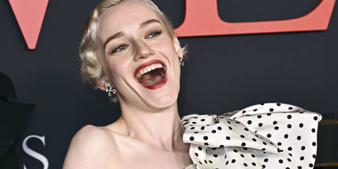 julia-garner-smiling-broadly-on-the-red-carpet-for-weapons.jpg