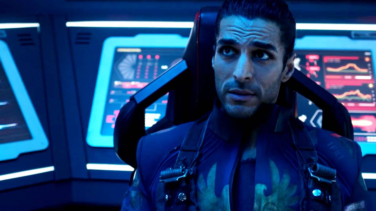 keon-alexander-as-marco-inaros-sitting-in-his-ship-in-the-expanse.jpg