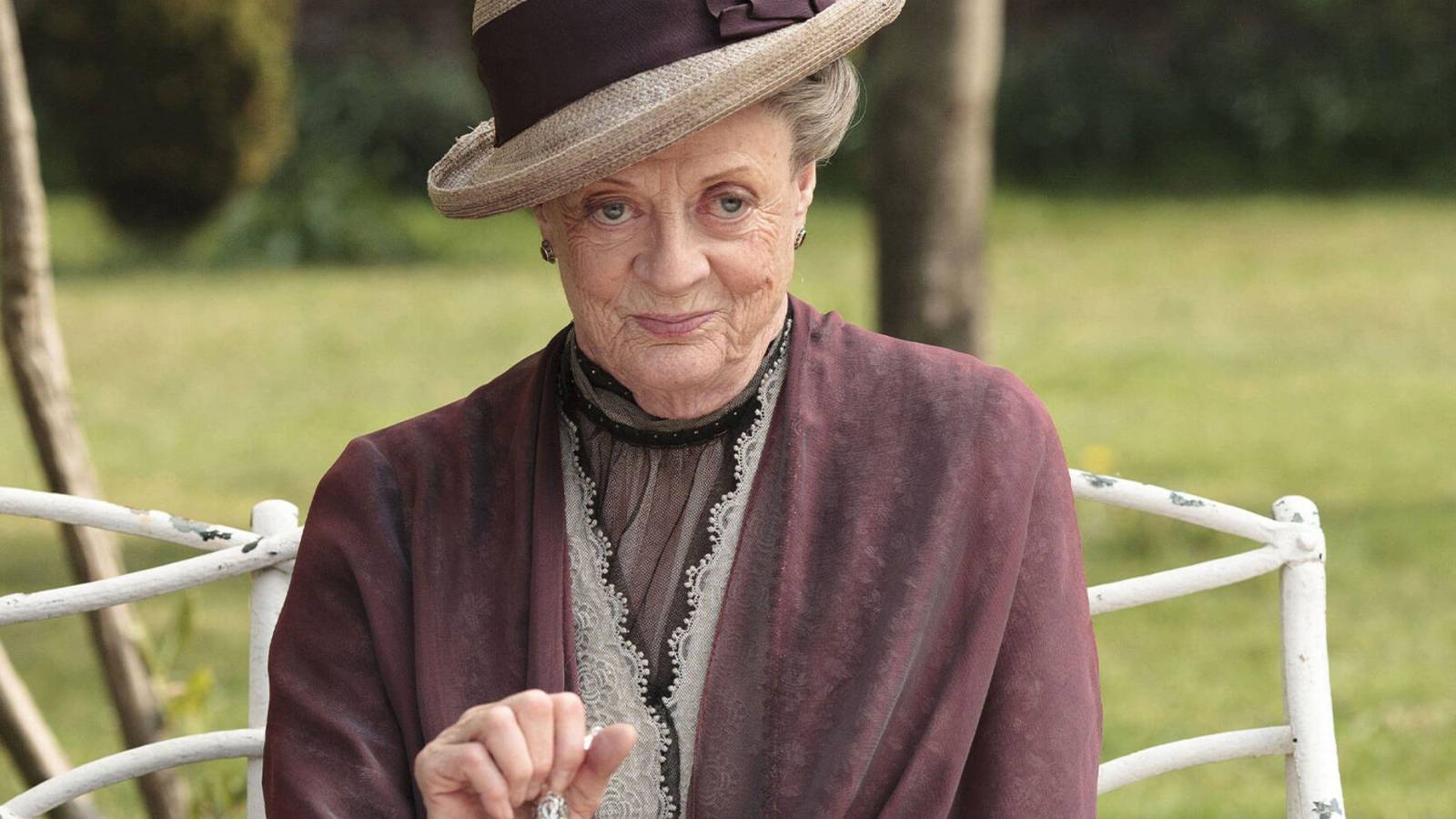maggie-smith-as-violet-crawley-in-downton-abbey.jpg