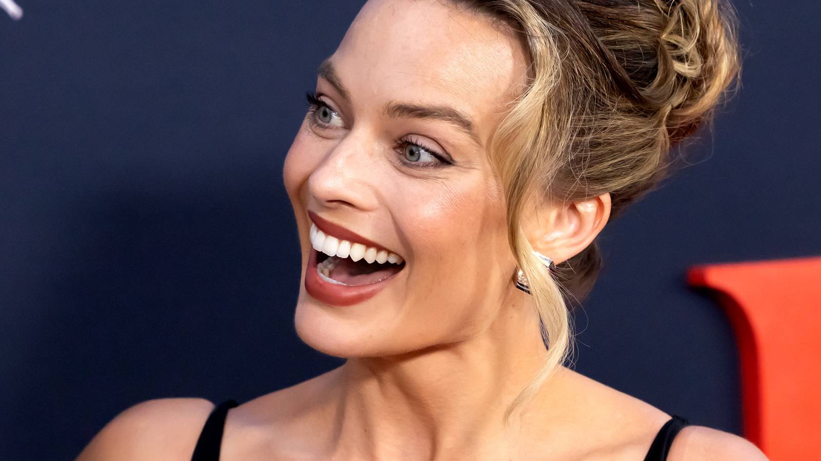 margot-robbie-on-the-red-carpet.jpg