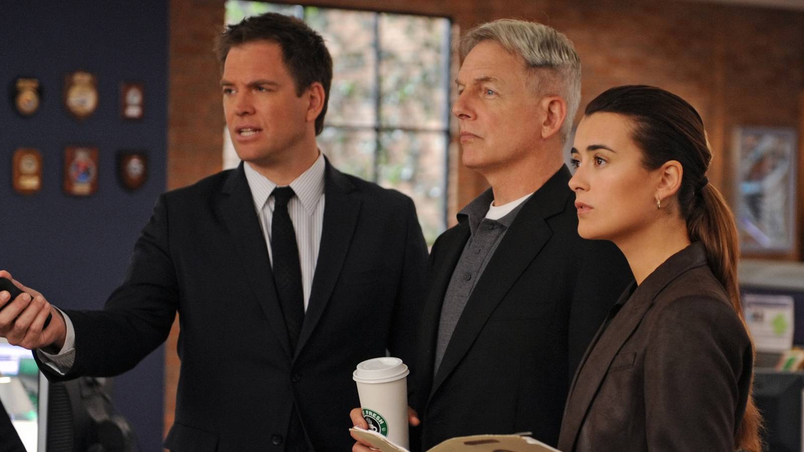 ncis-tony-dinozzo-michael-weatherly-jethro-gibbs-mark-harmon-ziva-david-cote-de-pablo-briefing.jpg