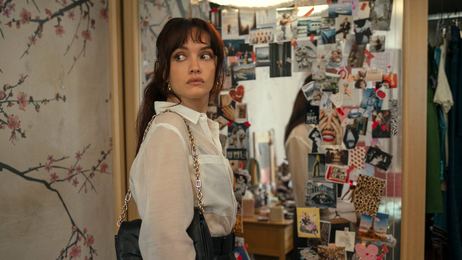 olivia-cooke-looks-over-her-should-in-the-girlfriend.jpg