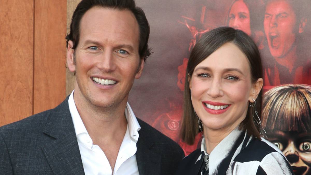 patrick-wilson-and-vera-farmiga-posing-on-the-red-carpet-for-annabelle-comes-home.jpg
