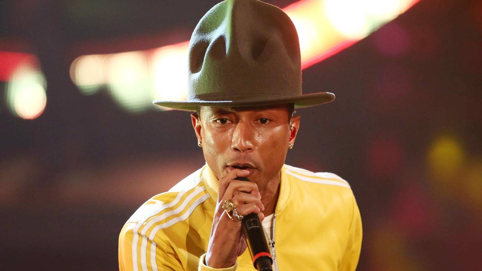 pharrell_williams_big_hat.jpg