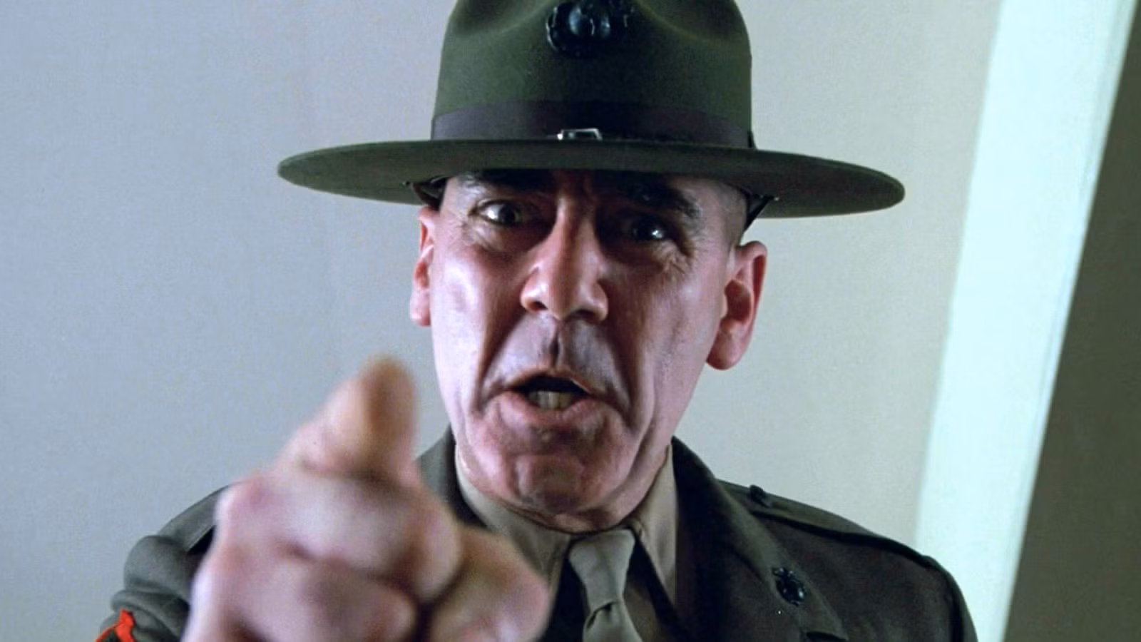 10 War Movies With Masterful Opening Scenes r_lee_ermey_yelling_at_the_camera_in_full_metal_jacket.jpg