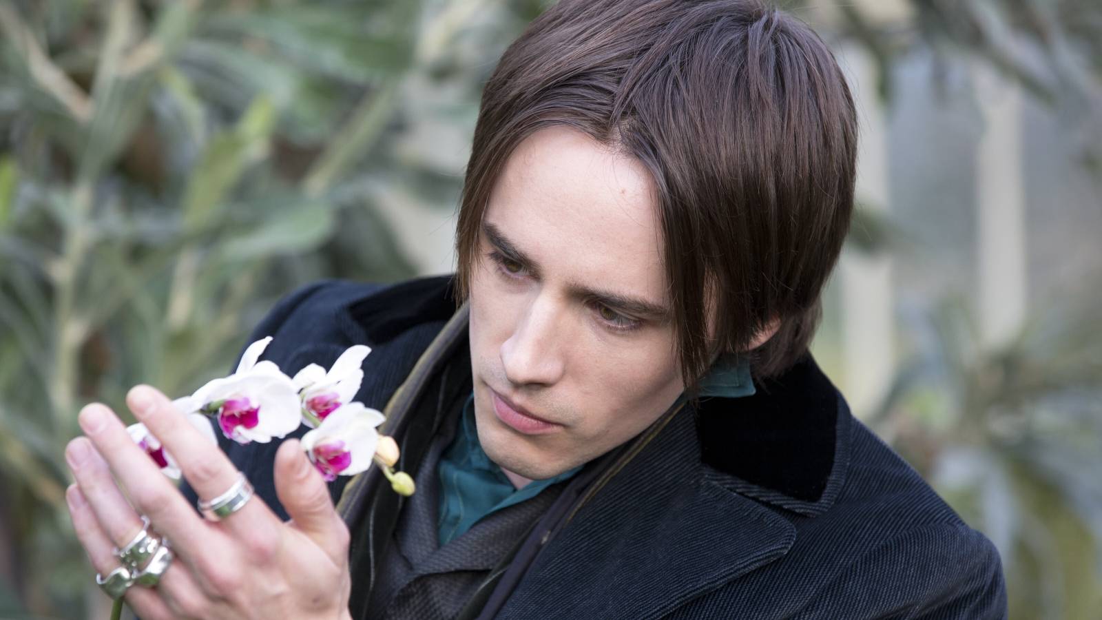 reeve-carney-as-dorian-gray-in-penny-dreadful.jpg