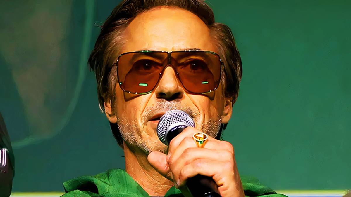 robert-downey-jr-revealing-himself-to-be-doctor-doom-at-sdcc.jpg