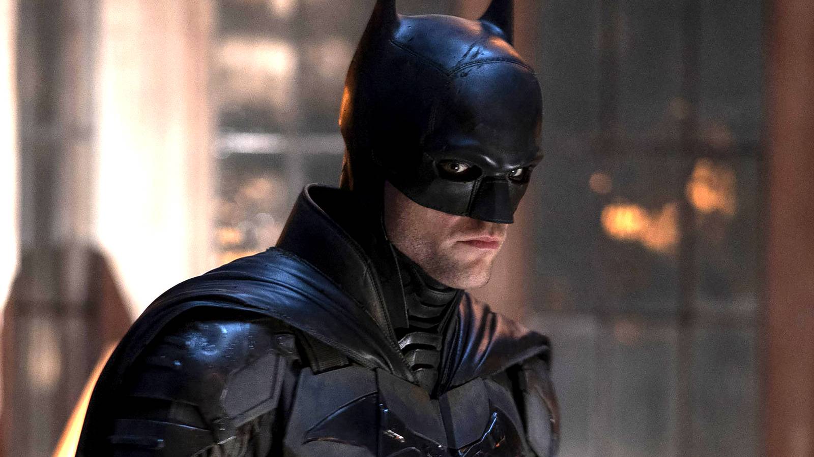robert-pattinson-as-batman-looking-intensely-at-something-in-the-batman.jpg
