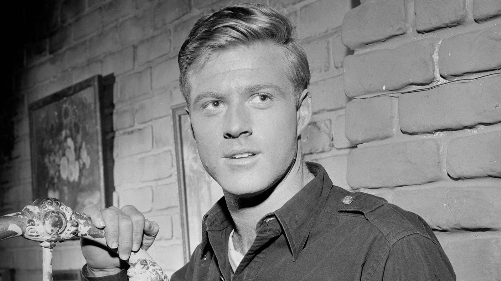 robert-redford-in-the-twilight-zone-s-nothing-in-the-dark-episode.jpg