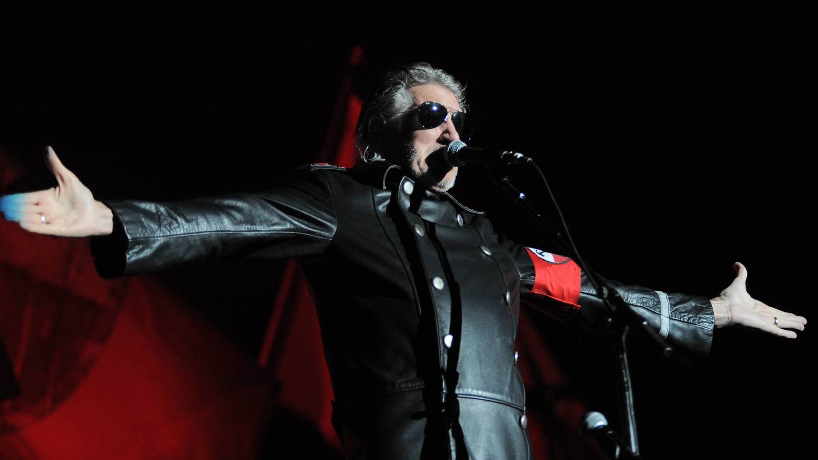 9 Classic Rock Songs That Defied Expectationss roger_waters_the_wall_tour.jpg