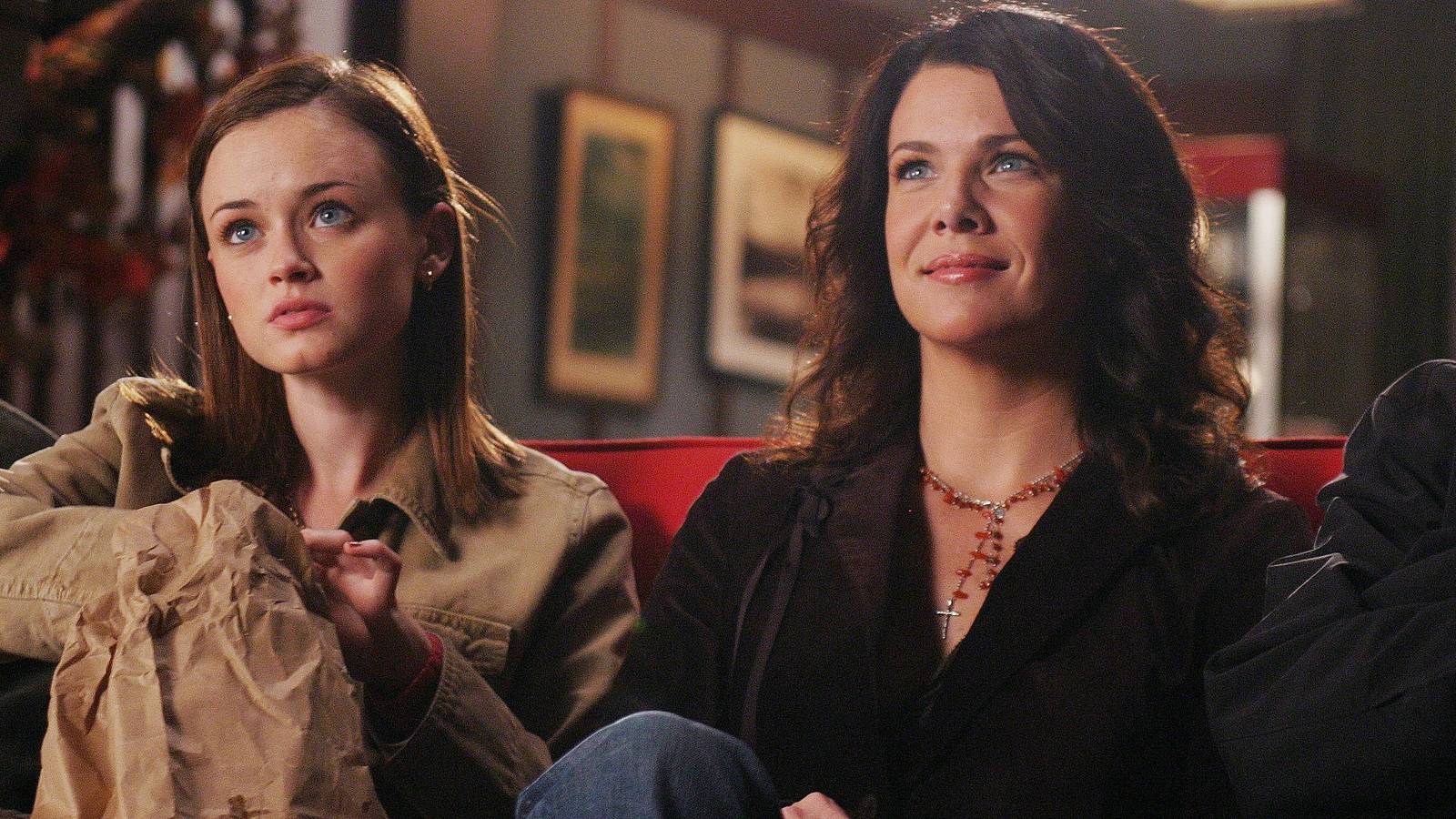 rory-and-lorelai-watching-a-movie-in-gilmore-girls.jpg