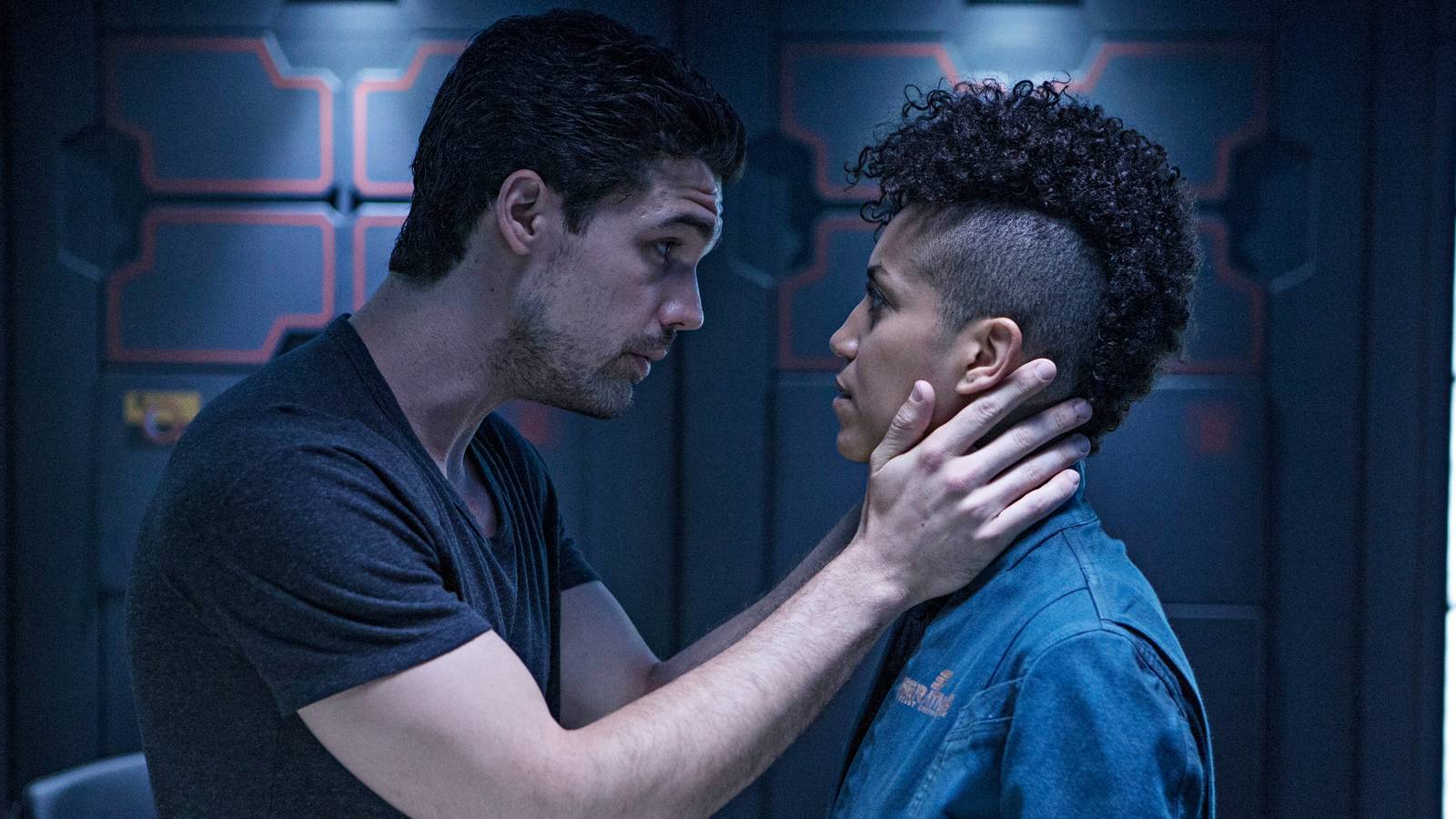 steven-strait-and-dominique-tipper-in-the-expanse.jpg