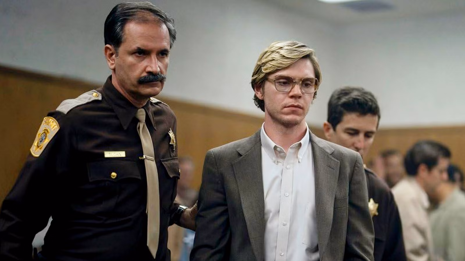 evan-peters-as-jeffrey-dahmer-in-monster-season-1.jpg