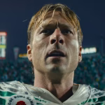 glen-powell-as-russ-holliday-after-losing-at-oregon-in-chad-powers.jpg
