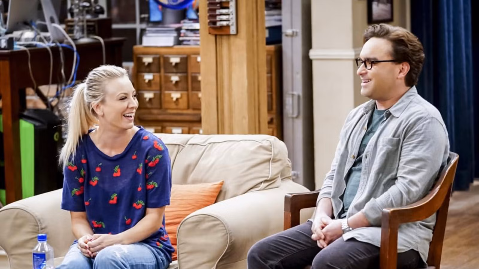 Stuart's Big Bang Theory Spinoff Sounds Too Ambitious For The Franchise kaley-cuoco-s-penny-and-johnny-galecki-s-leonard-sitting-laughing-in-the-big-bang-theory.jpg