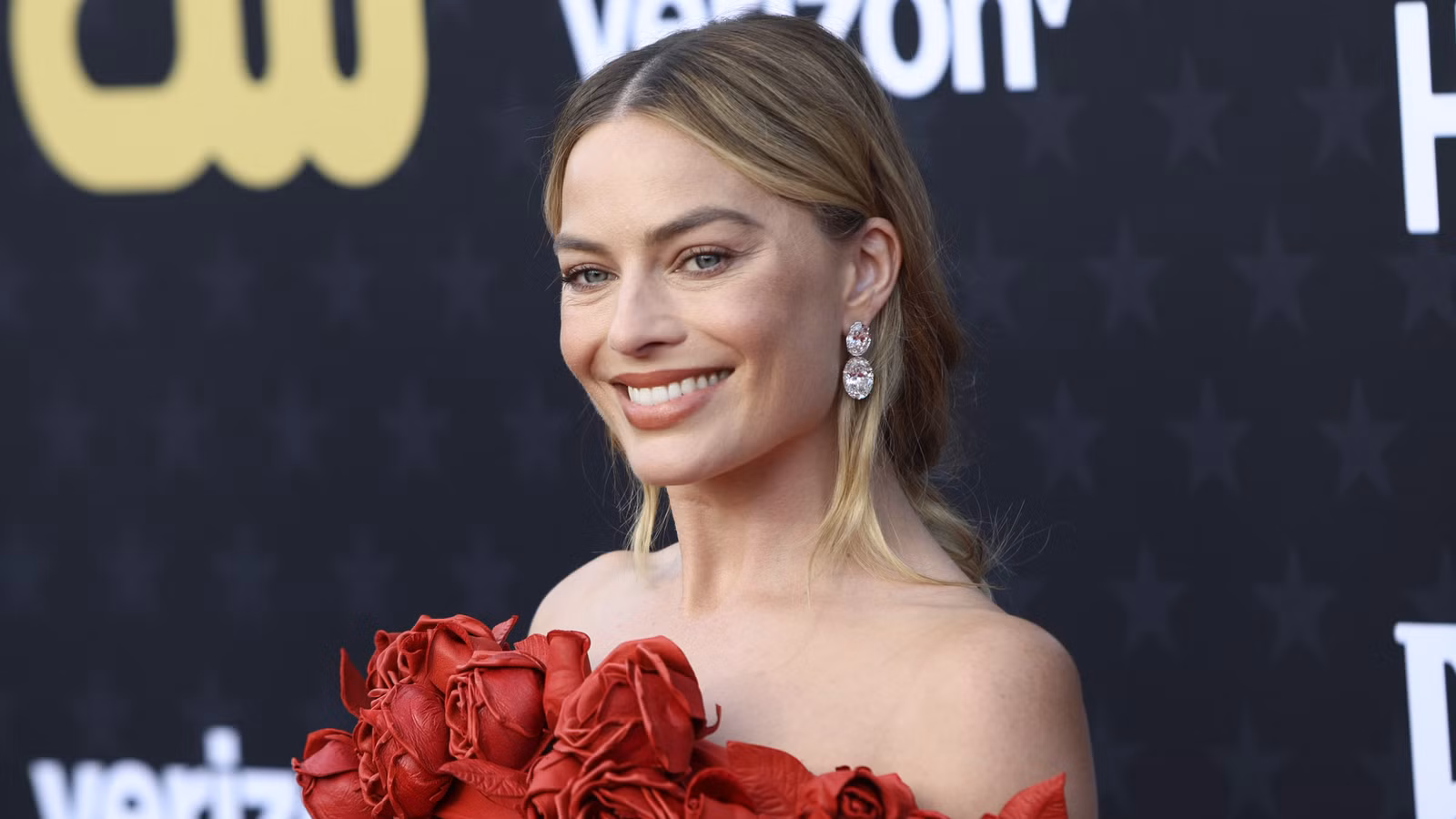 margot-robbie-at-critics-choice-awards.jpg