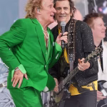rod-stewart-performing-with-ronnie-wood-at-glastonbury-festival.jpg