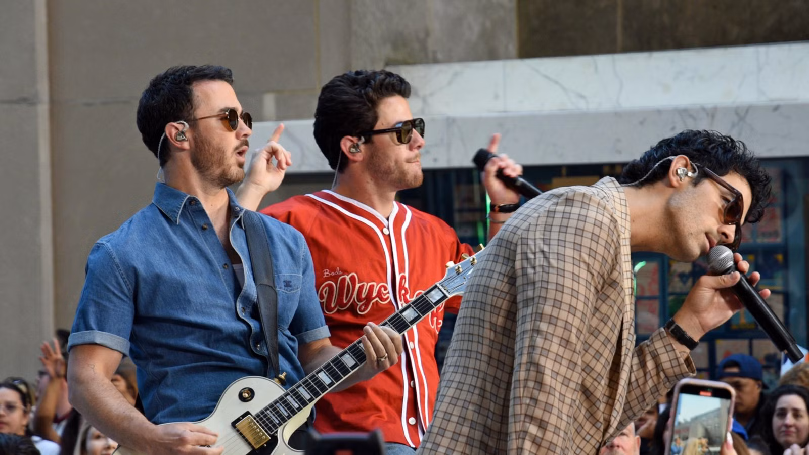 the-jonas-brothers-perform-on-the-today-show.jpg